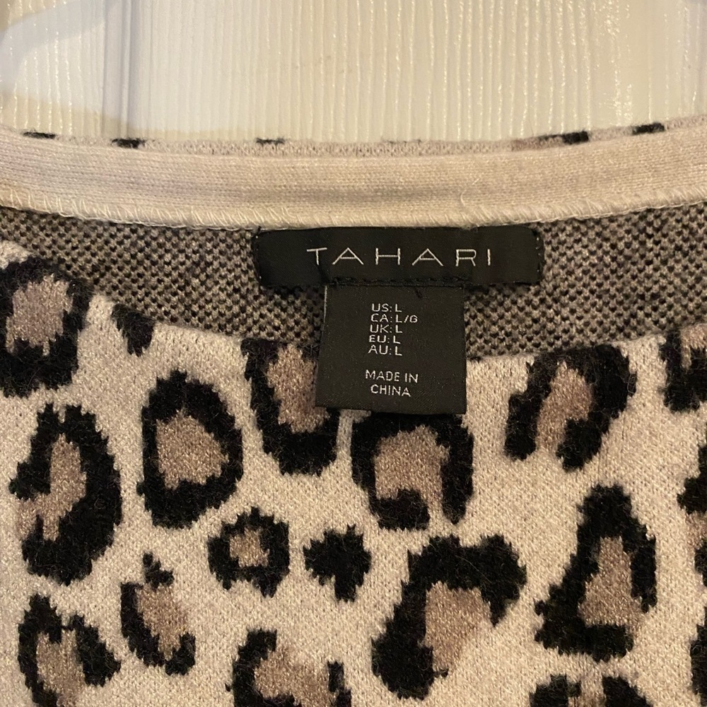 TAHARI Leopard Print 3/4 Sleeve Crewneck Pullover Sweater - Size Large - Picture 3 of 3